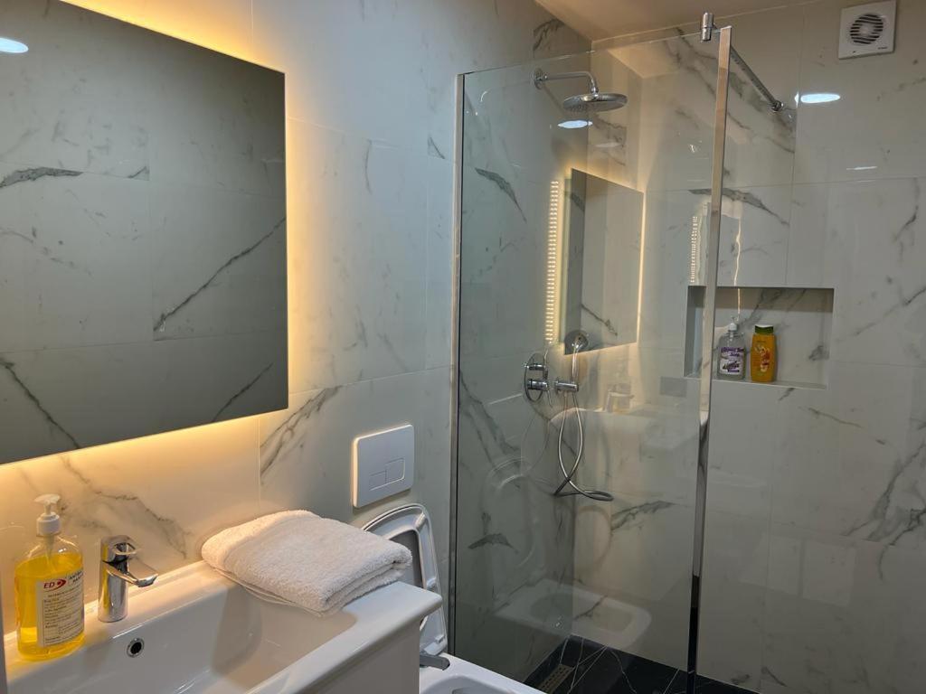 Djakbe Hotel Tirana Kültér fotó